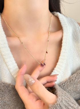 红色金边小马吊坠爱心项链秋冬新款气质轻奢小众设计感颈链毛衣链