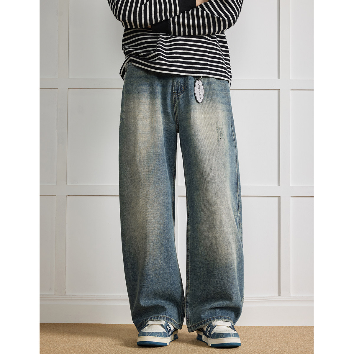 复古渐变磨破水洗做旧弯刀牛仔裤