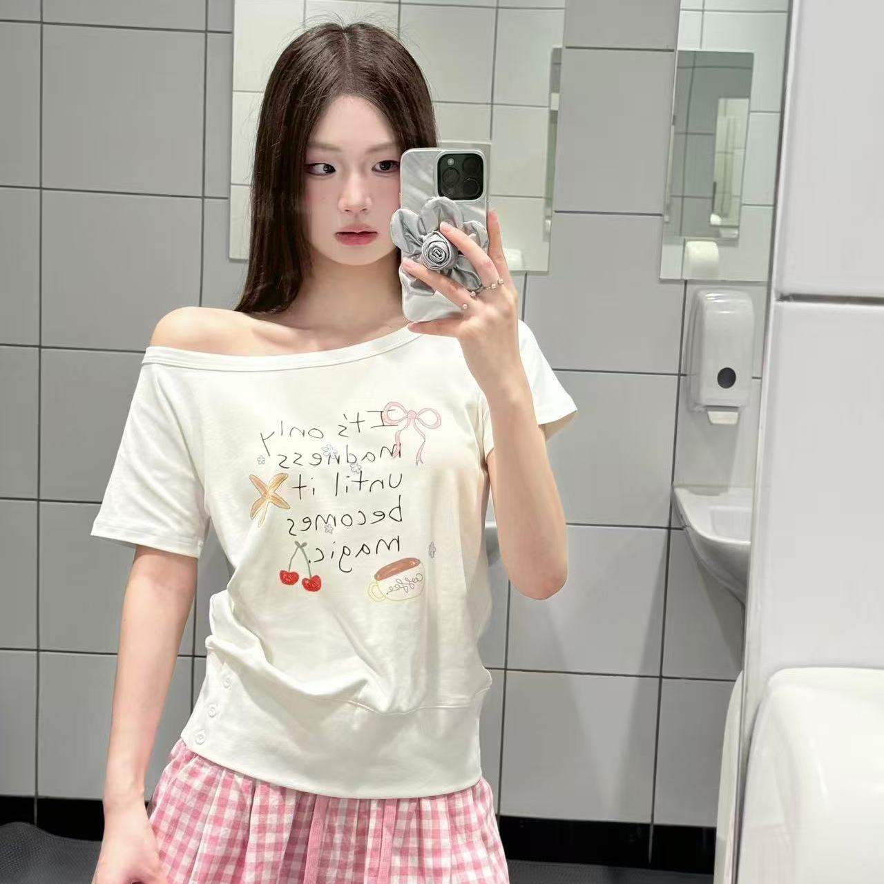美式辣妹斜肩短袖女夏季新款手绘涂鸦白色t恤宽松显瘦露肩上衣tee