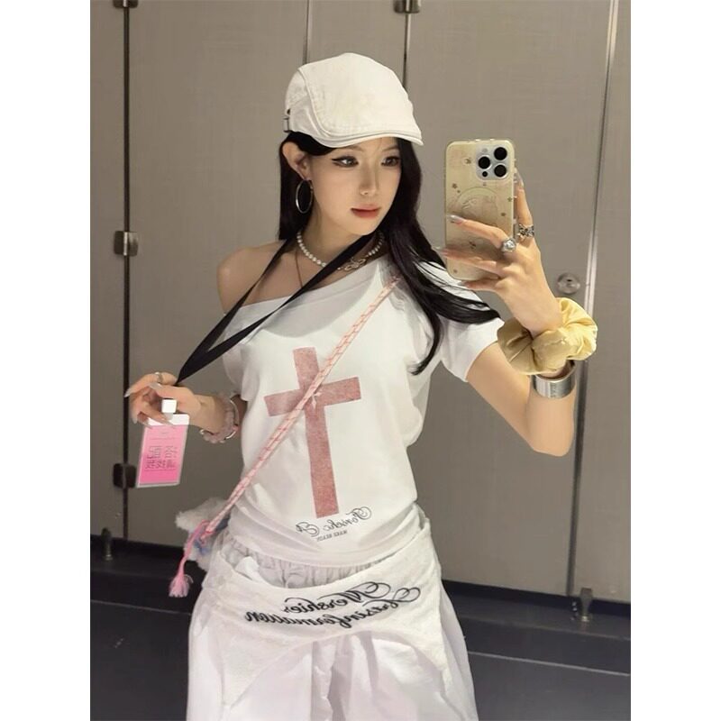 美式高街斜肩t恤女夏季十字架印花白色休闲短袖辣妹露肩百搭上衣