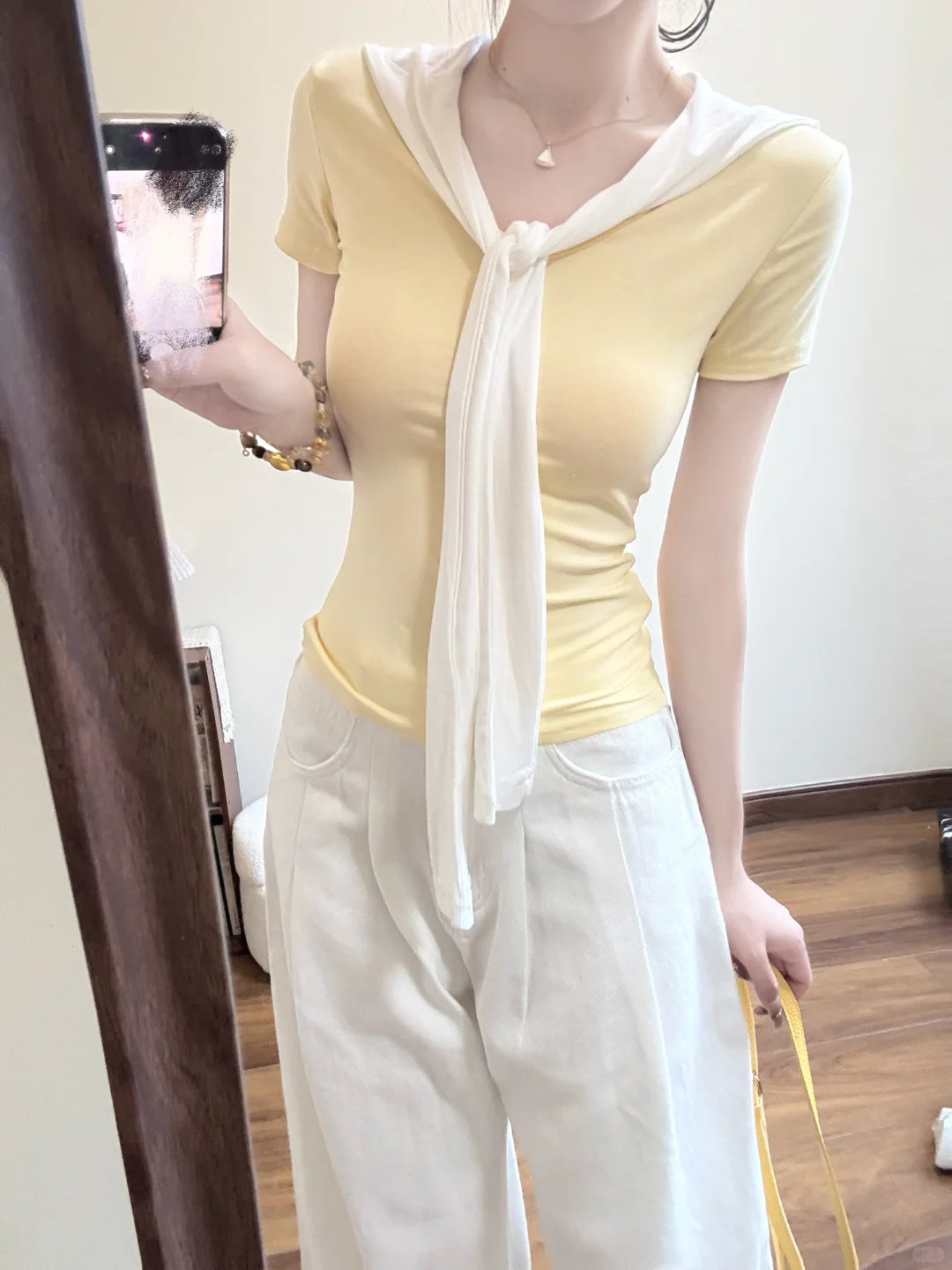 鹅黄色V领短袖t恤女夏季纯欲风韩系修身显瘦短款海军领设计感上衣