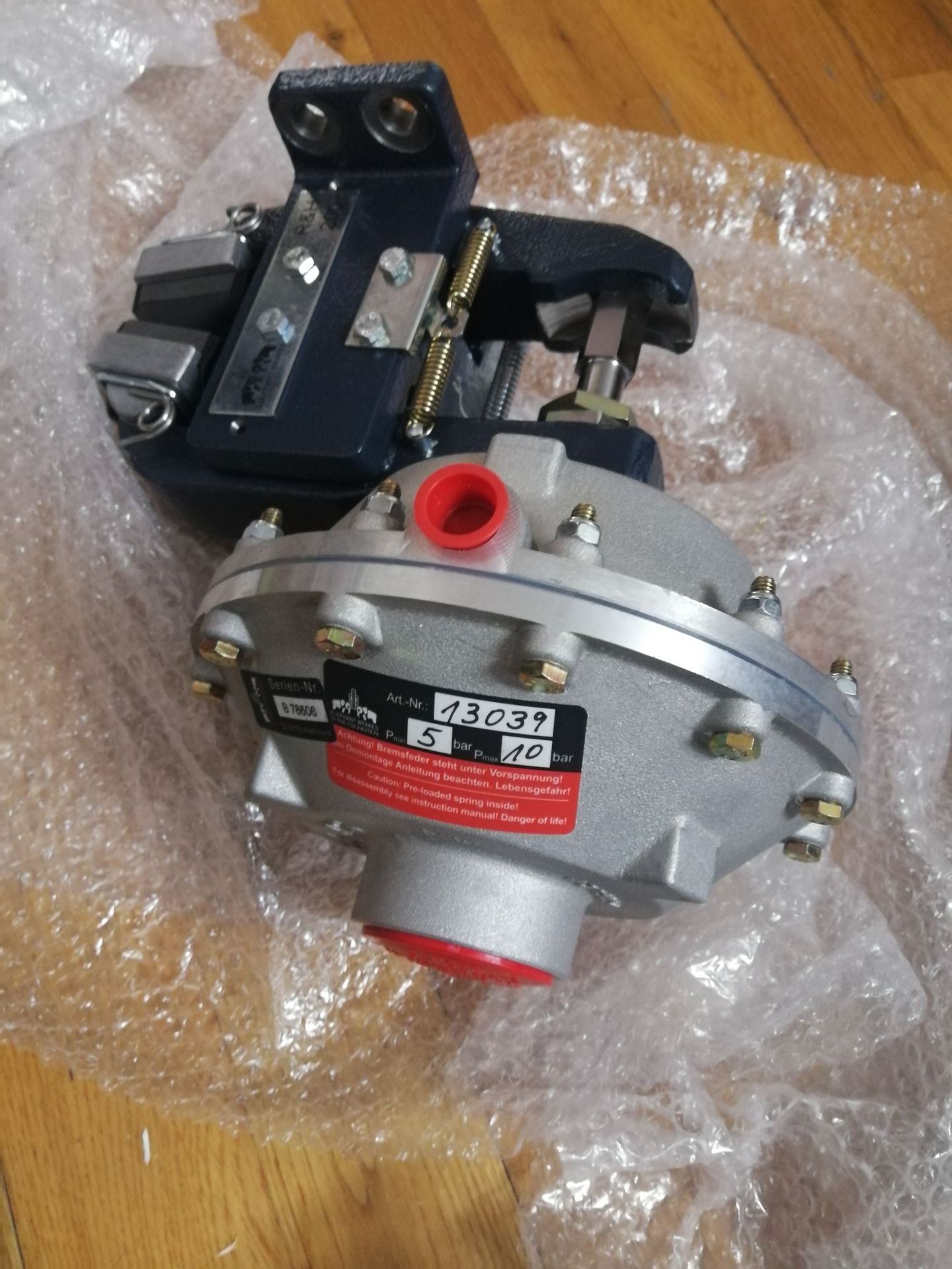 特价供应德国大象制动器液压卡钳摩擦刹车片