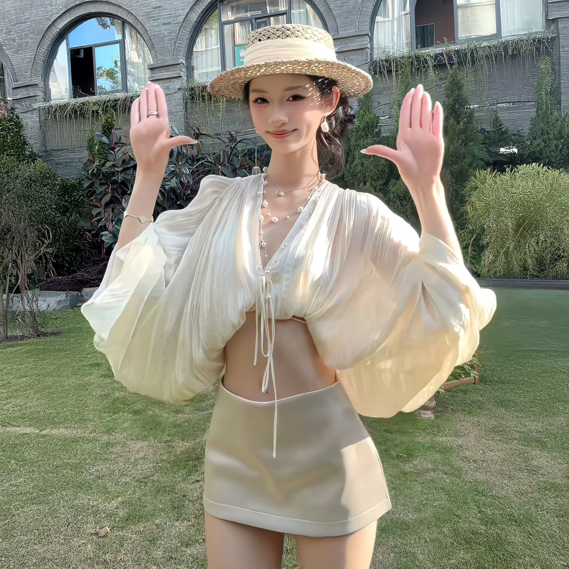 性感纯欲套装女秋季海边度假穿搭气质杏色短款上衣包臀半身短裙子