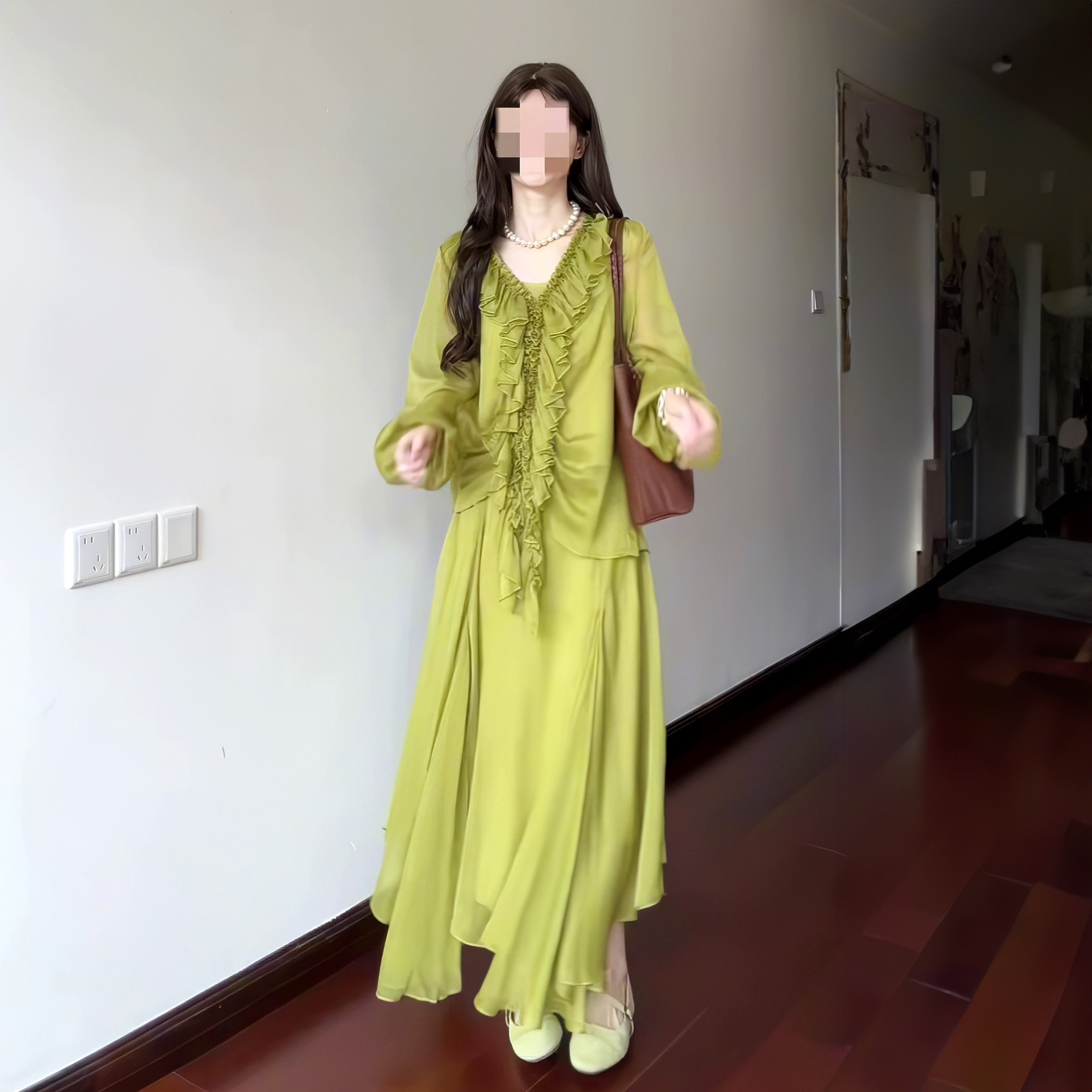 森系绿色长袖衬衫女春季新款森系木耳边灯笼袖衬衣半身裙两件套