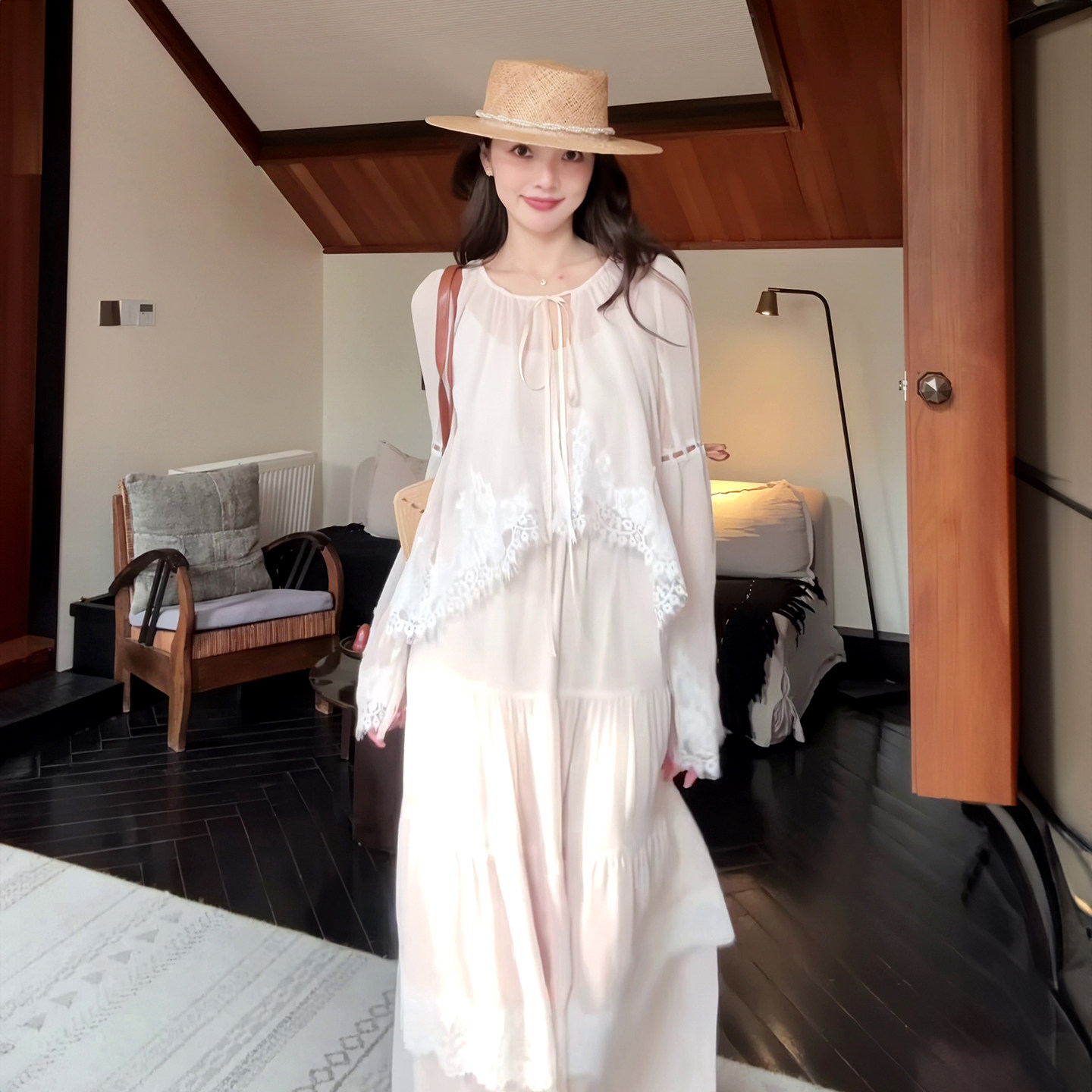 蕾丝拼接两件套连衣裙女早秋温柔风系带长袖仙气度假大摆长裙