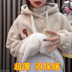 秋冬2025新款加绒加厚卫衣女显瘦连帽超厚保暖百搭印花上衣外套潮