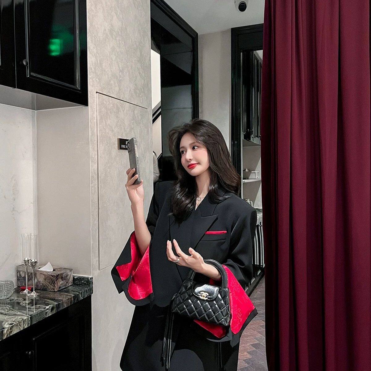 黑色设计感西装外套女秋季2024新款红色袖口拼接宽松百搭气质西服