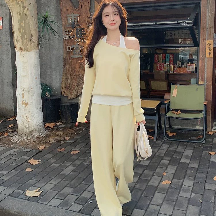 黄色减龄假两件露肩卫衣套装女秋季2025新款超火休闲阔腿裤两件套