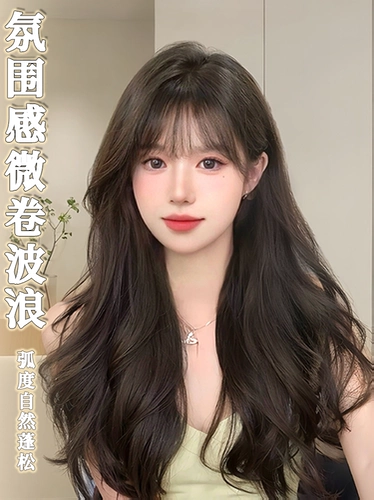 Белковая шелковая атмосфера романтична, а все парики выровнены или в середине