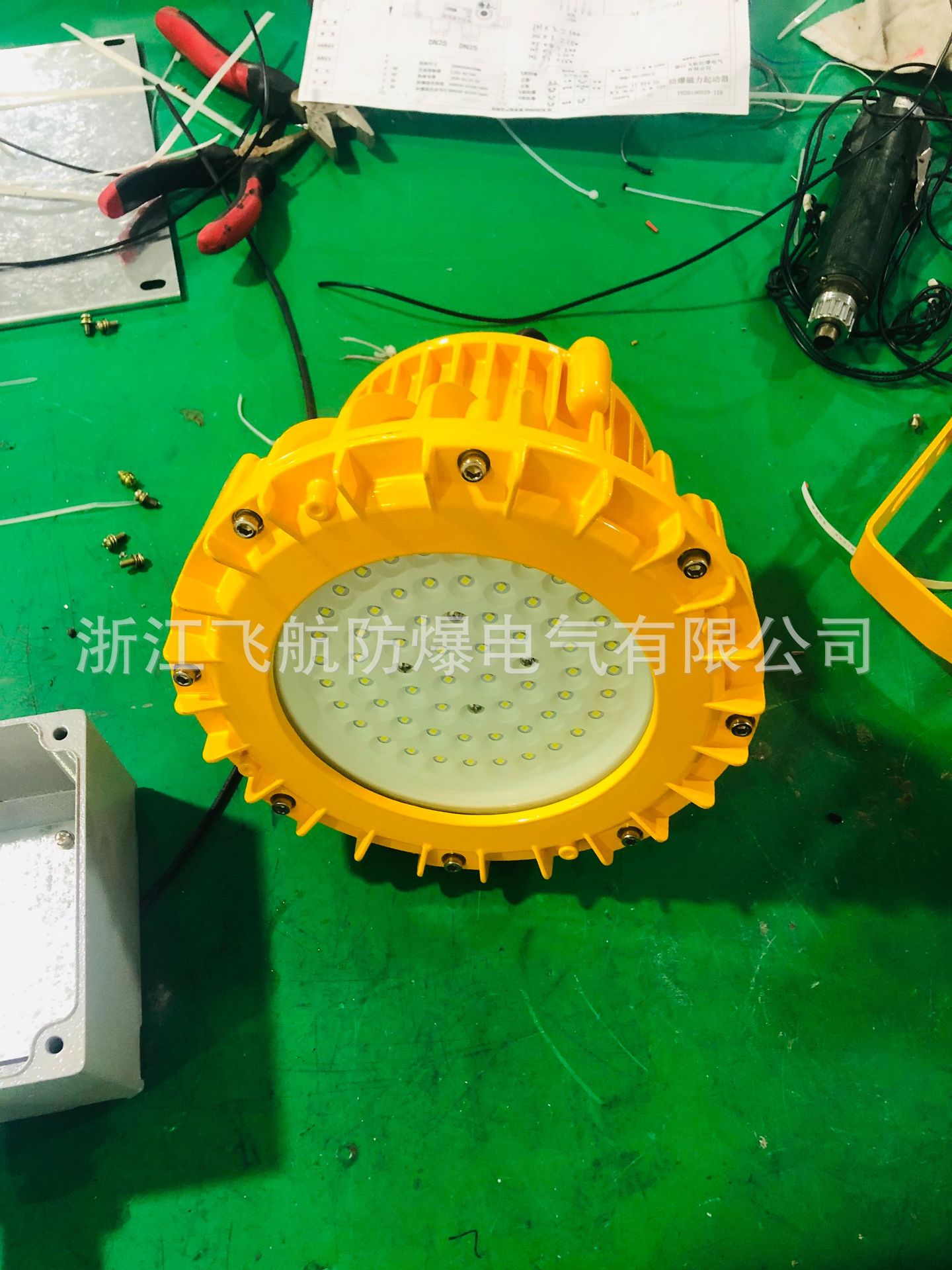 LED防爆免维护节能灯BRE8637(20W-50W)