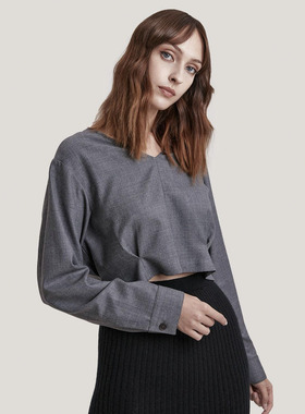 Gentle Herd多褶V领设计衬衣秋冬女新款别致精纺羊毛短款时尚上衣