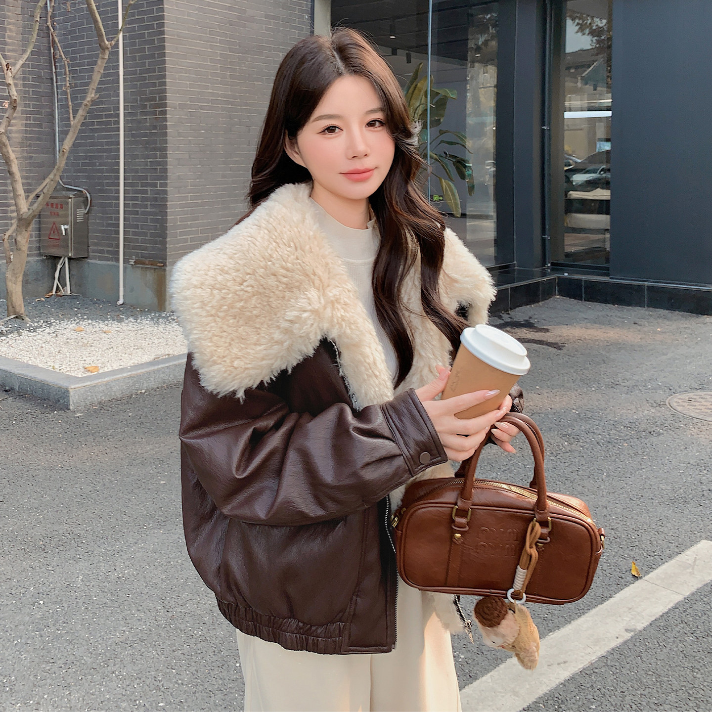 时尚大毛领PU皮羽绒服白鸭绒外套