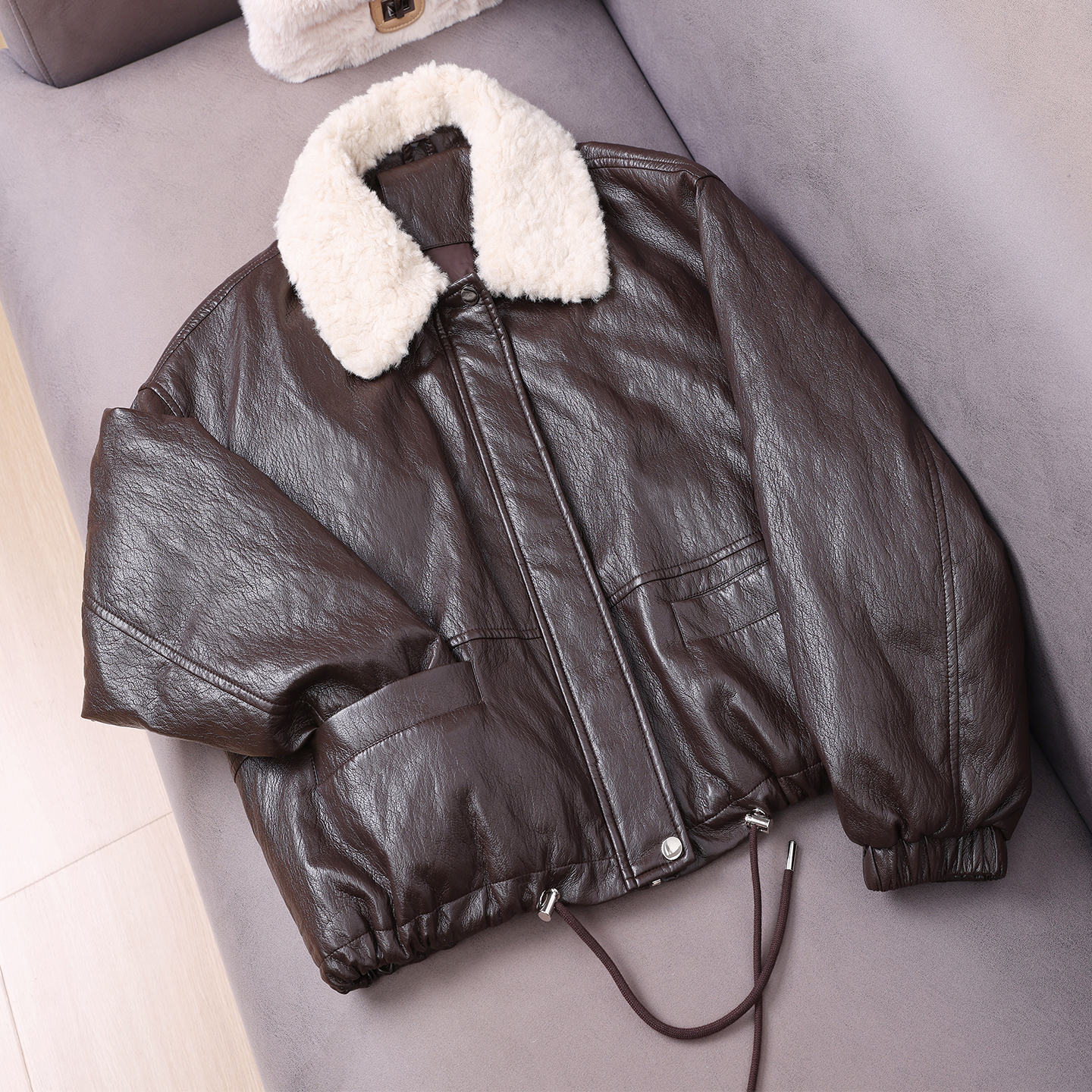 短款羊羔毛大翻领皮衣羽绒服女冬