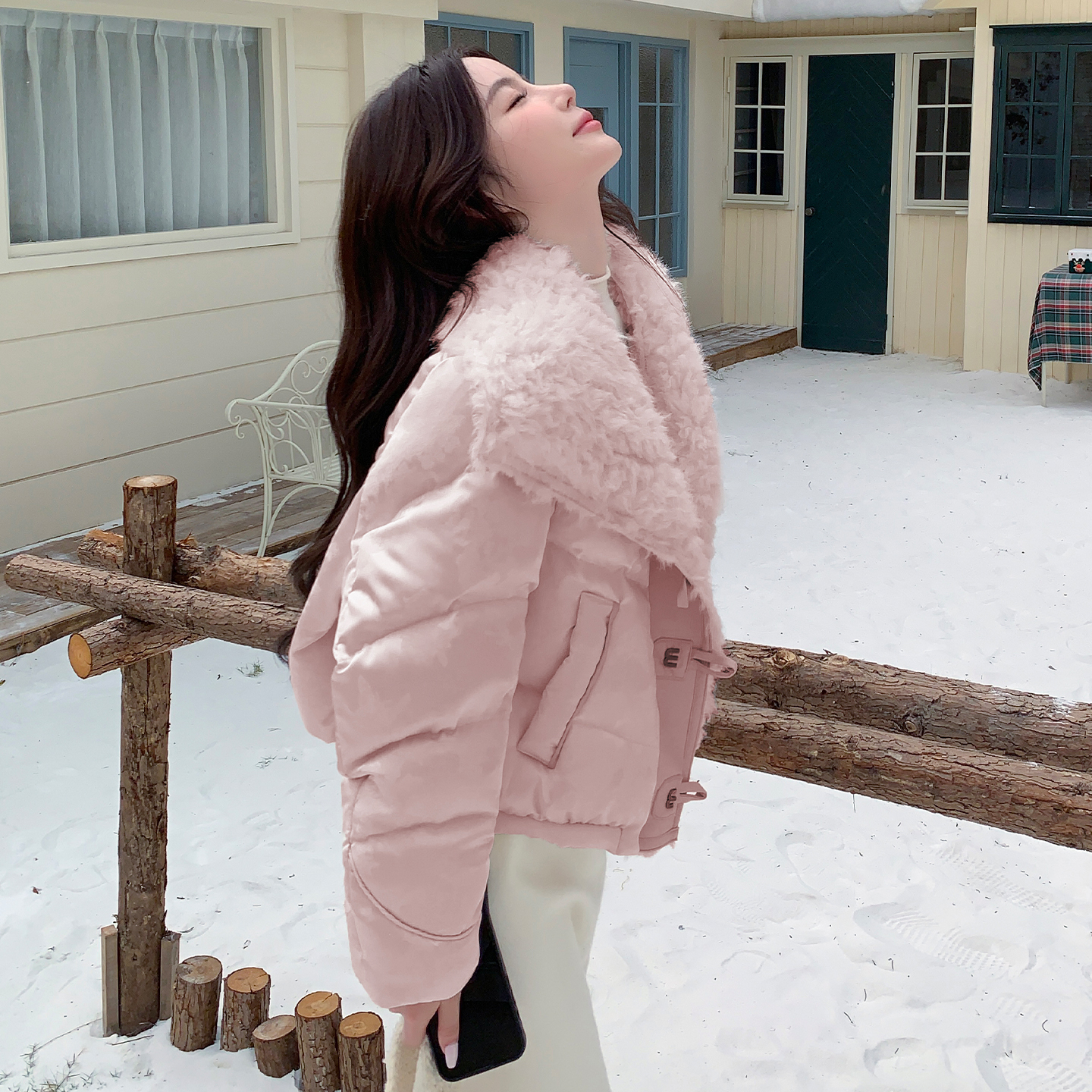 巨好看的羽绒服短款白鸭绒厚外套