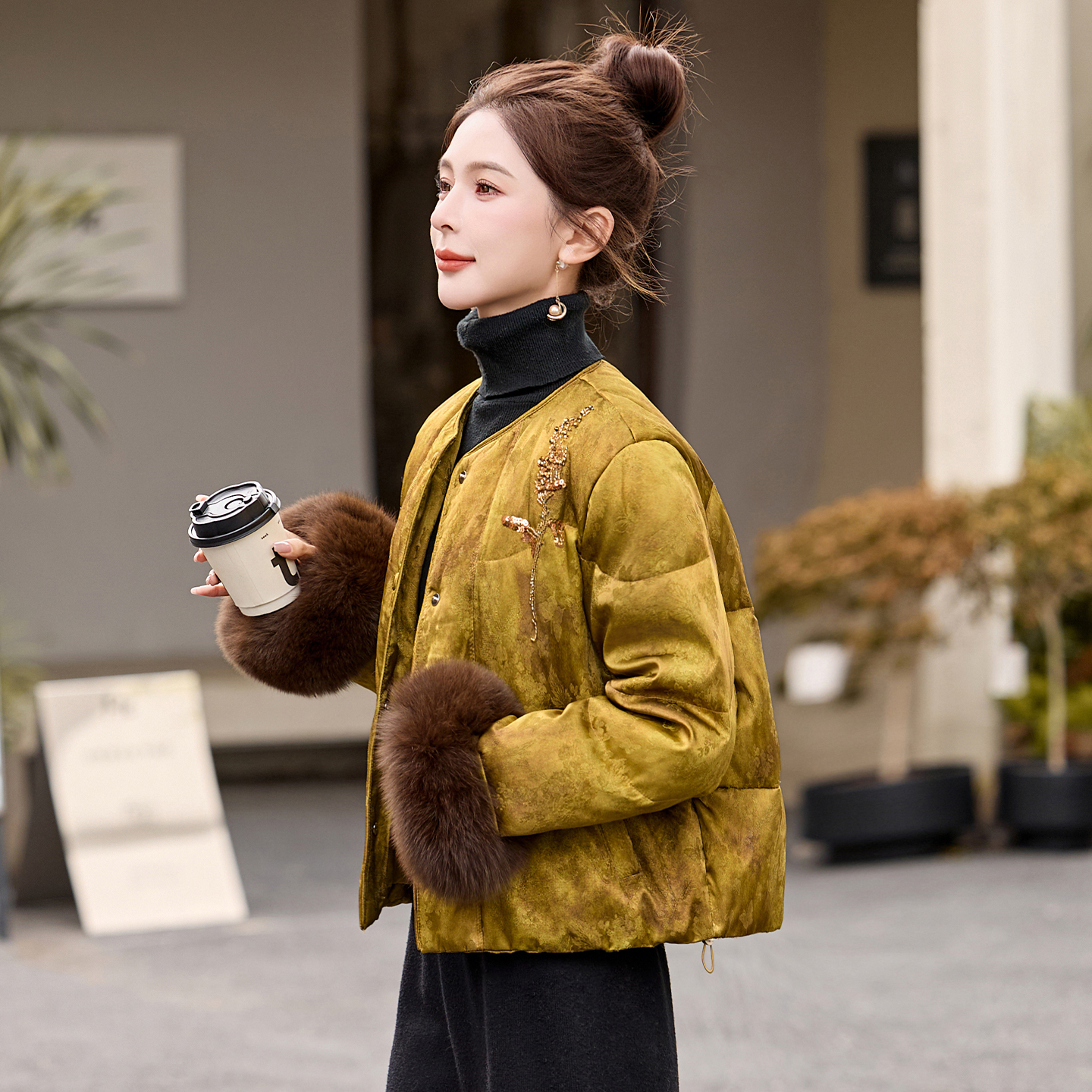 巨好看冬装外套羽绒服保暖白鸭绒