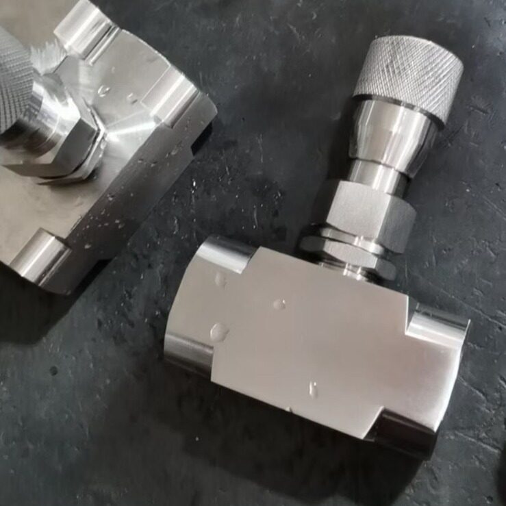 WL13H-160P不锈钢针型内丝微调阀DN15 DN20 DN25带刻度微量调节阀图片