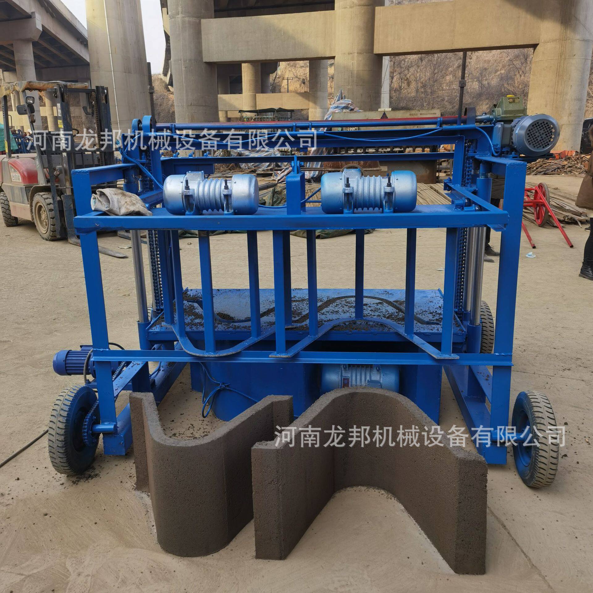 水泥构件吊车U型渠水泥墩码垛机空心砖装砖机