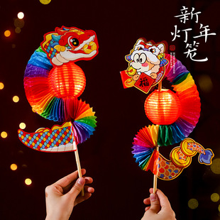 2025年新款可爱蛇挂饰卡通蛇生肖创意挂件春节元宵灯笼手持翻翻蛇