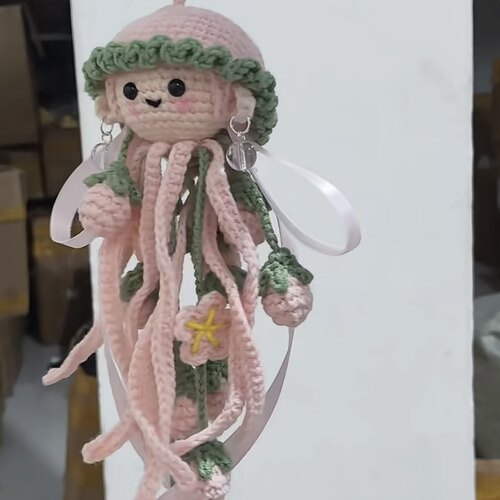 手工钩织桃子槐海精灵娃娃挂件
