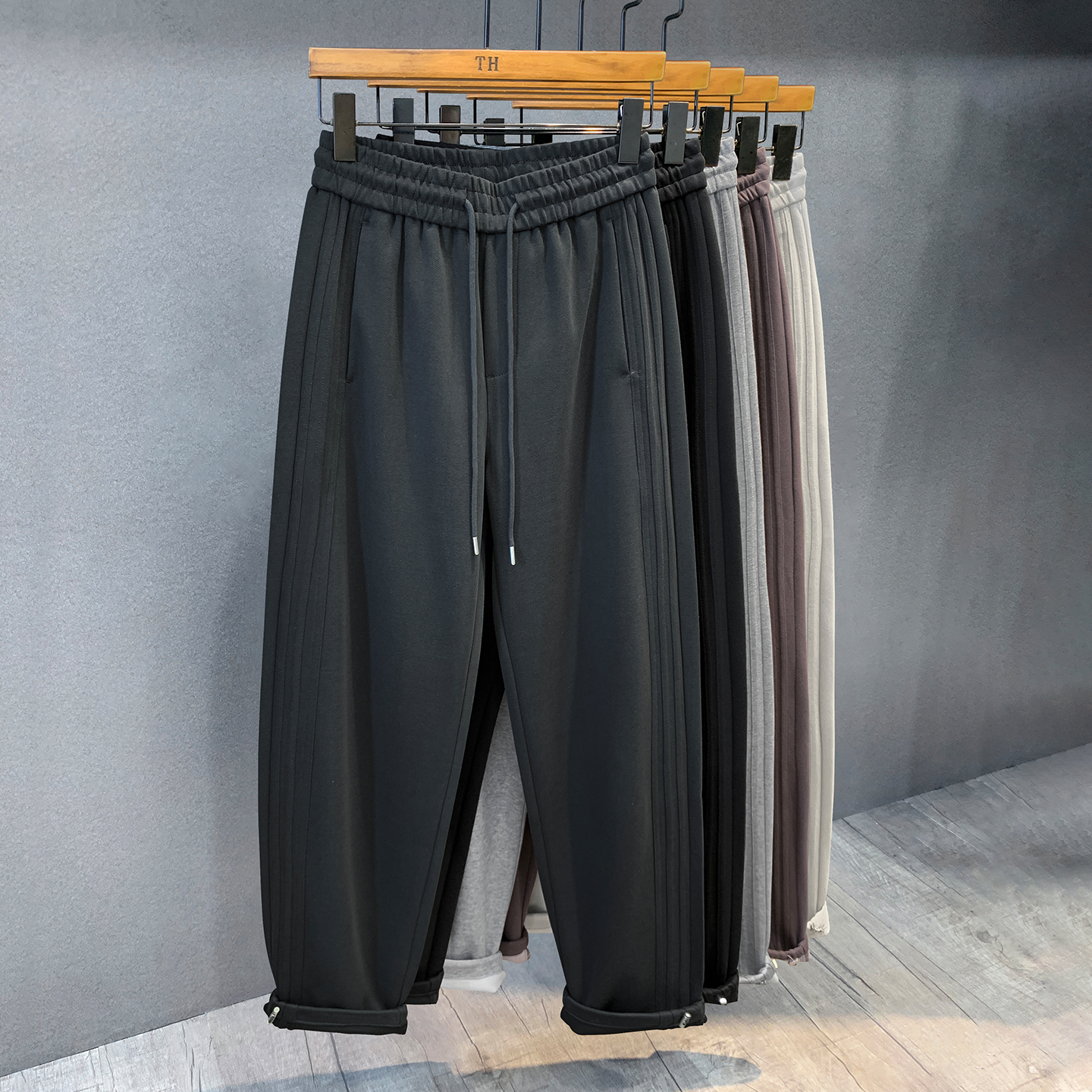 亲肤纯色牛奶丝针织收口运动卫裤