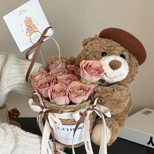 女神节高级感卡布奇诺小熊花束抱抱桶永生花玫瑰仿真花生日礼物