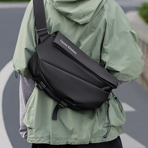 时尚斜挎包男生胸包运动防水