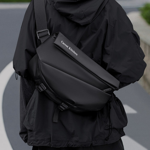 男士斜挎包胸包运动通勤大容量