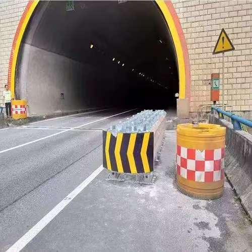 市政施工加厚道路防撞桶黄色反光滚塑沙桶隔离墩道路施工围栏