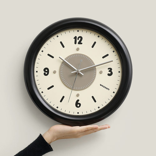 wozoom屋准奶油风挂钟客厅创意钟表2024新款简约大气时钟挂墙