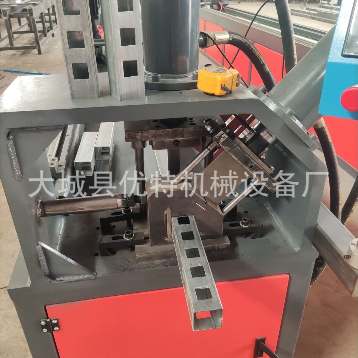 槽钢H钢角铁板数控液压冲孔机方管圆管冲角孔剪断送料机