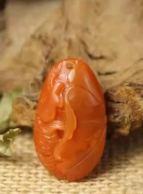 保山南红玛瑙鲤鱼荷叶挂件