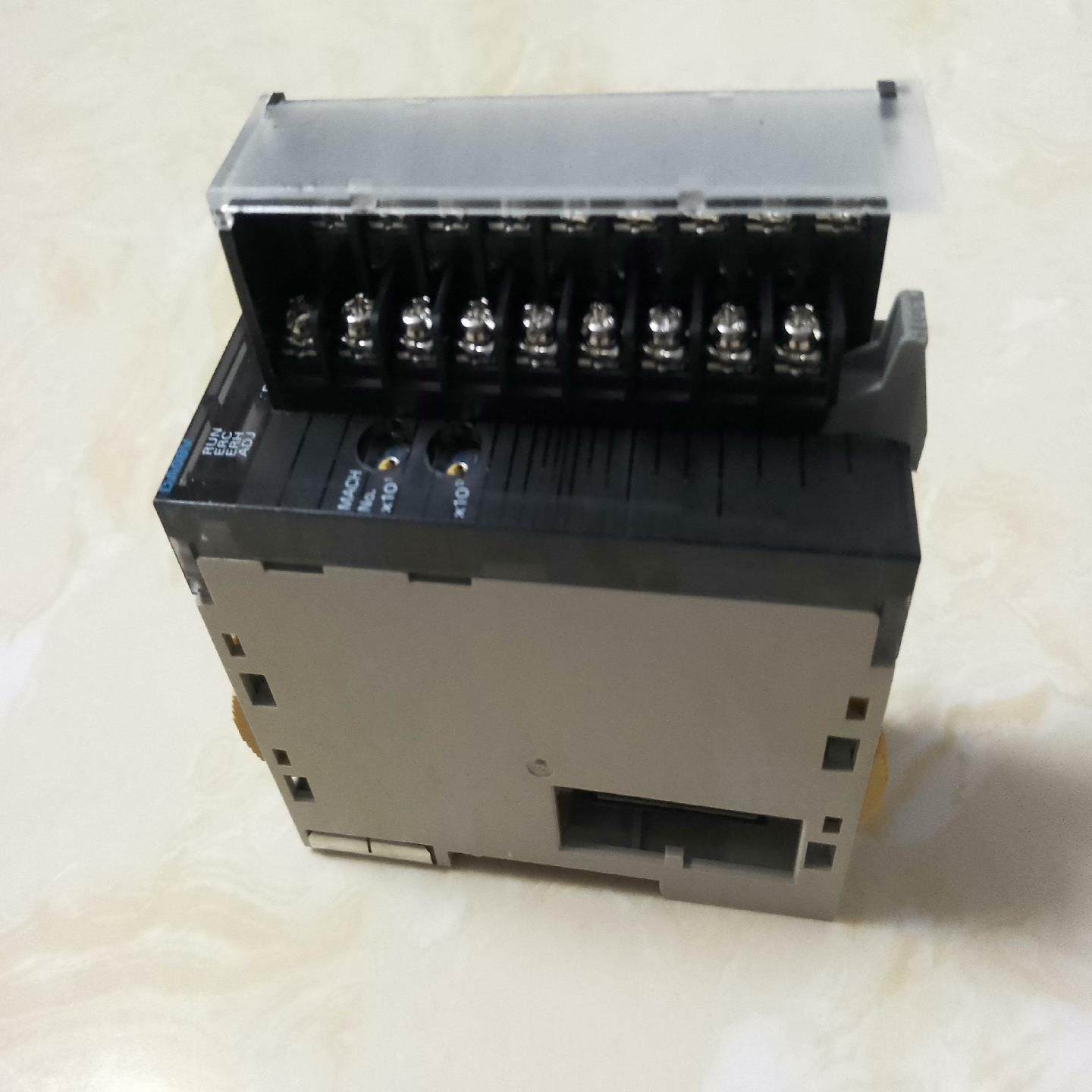 欧姆龙  omron   CJ1W-DAO8V  未使用过