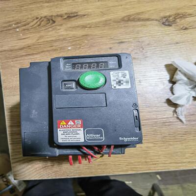 施耐德变频器 ATV320U15N4C 1.5kw，成色不错