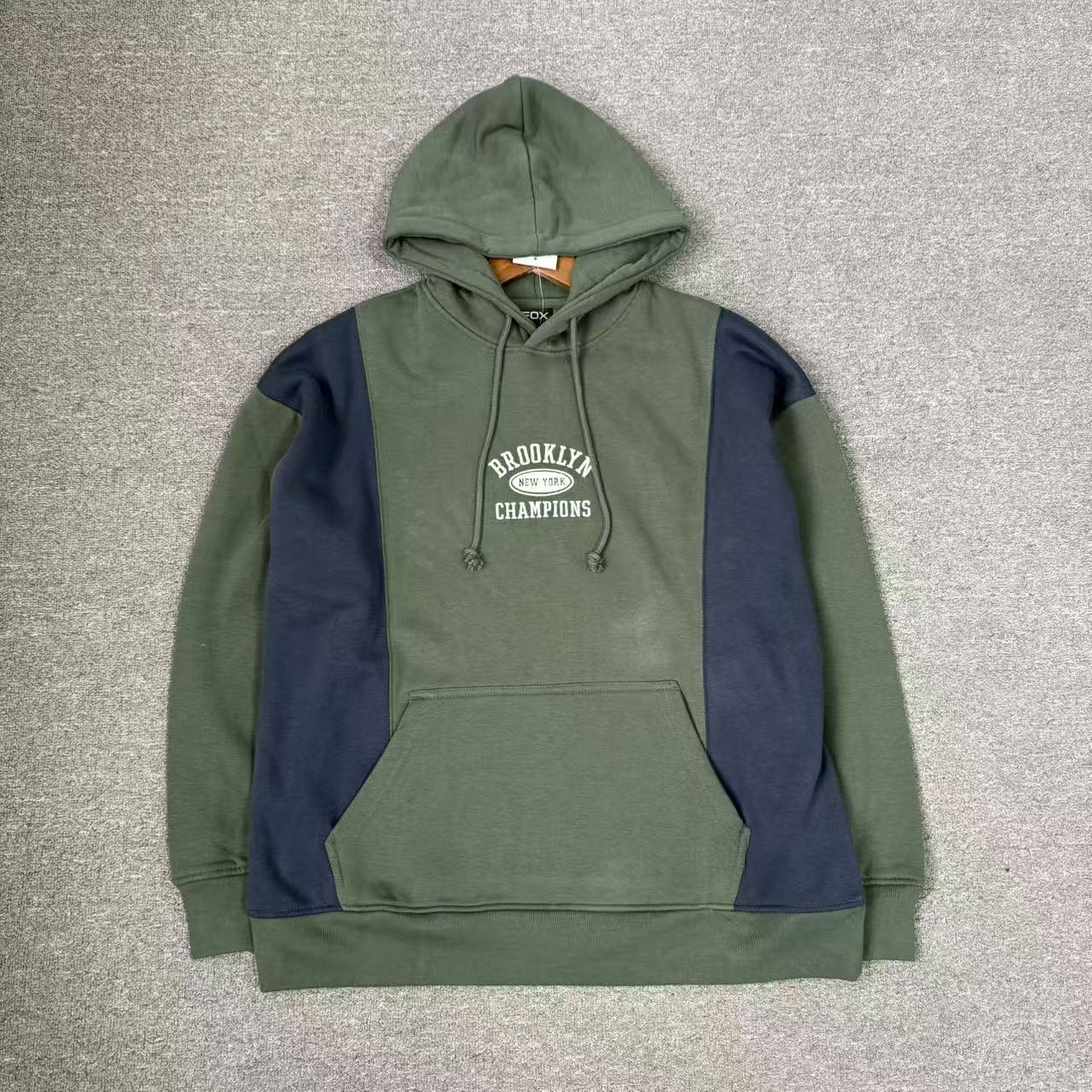 拉绒面料连帽不退不换字母拼色