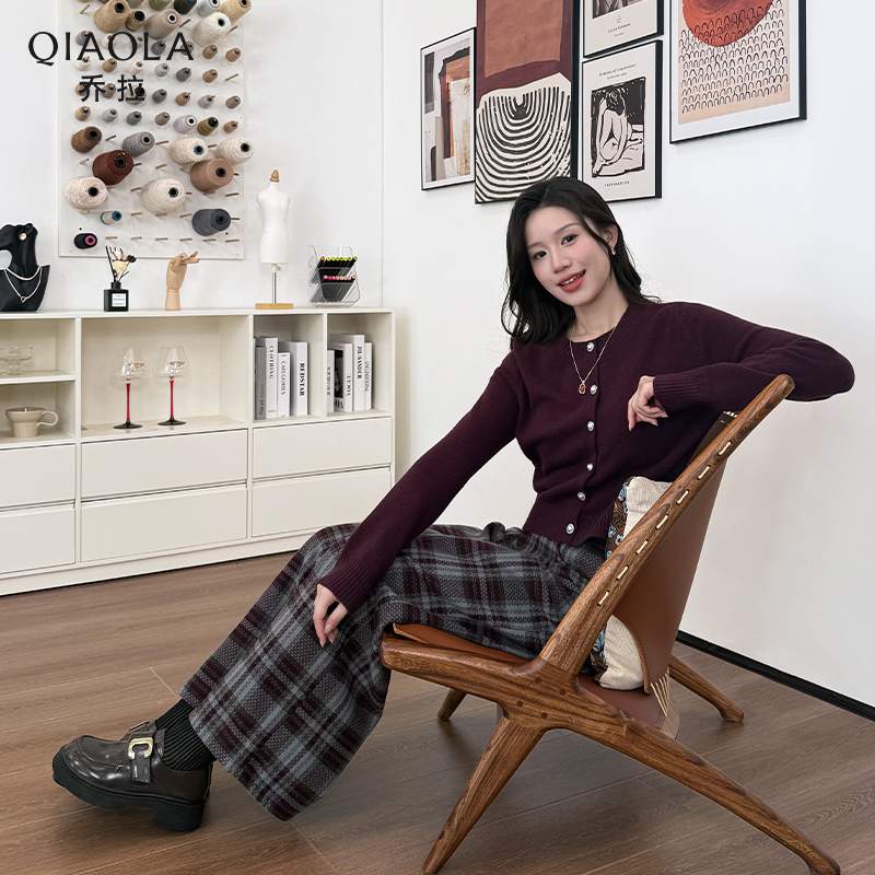 乔拉毛织圆领单排扣针织开衫