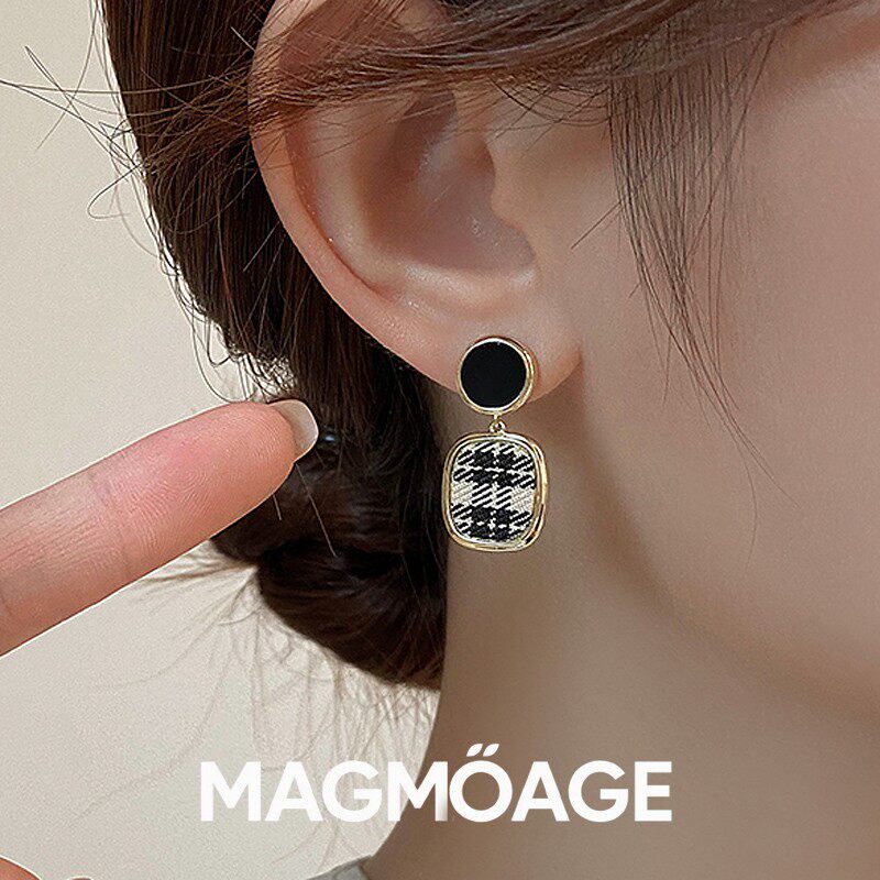 法国设计师MAGMOAGE黑色格子耳环