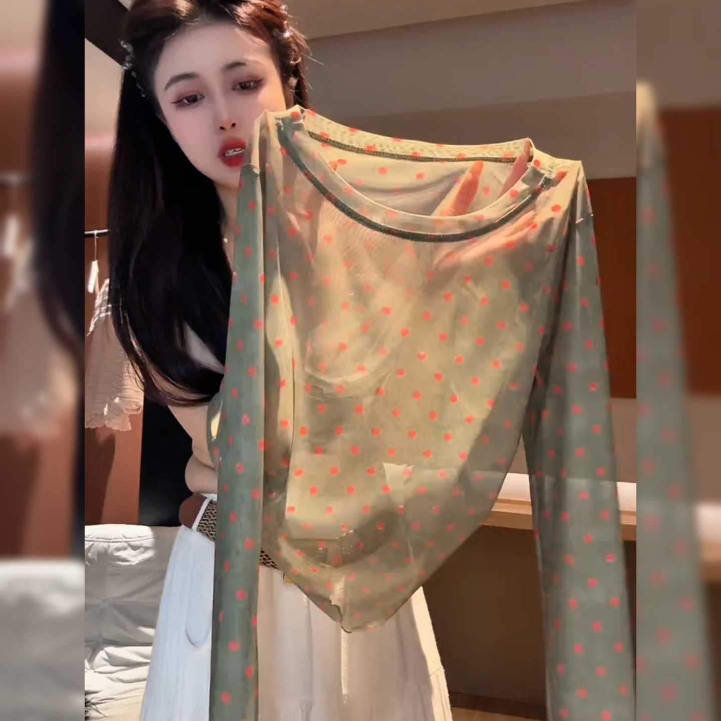 时尚洋气咸菜绿防晒上衣女夏季薄款小个子别致独特休闲套头小衫