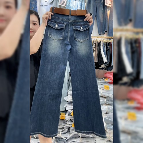 简约时尚百搭蓝色微喇牛仔裤