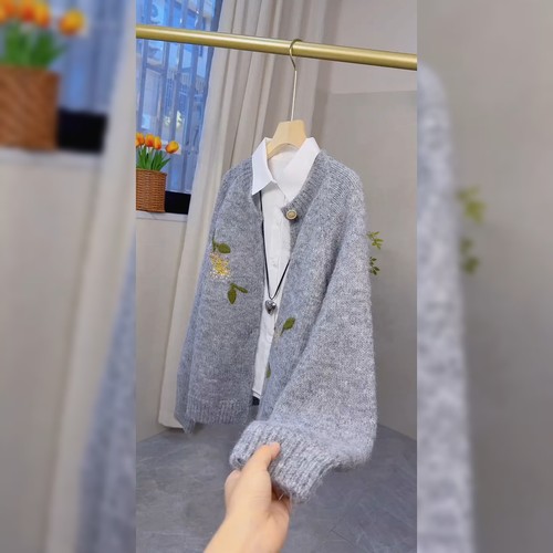 设计感重工刺绣灰色毛衣外套
