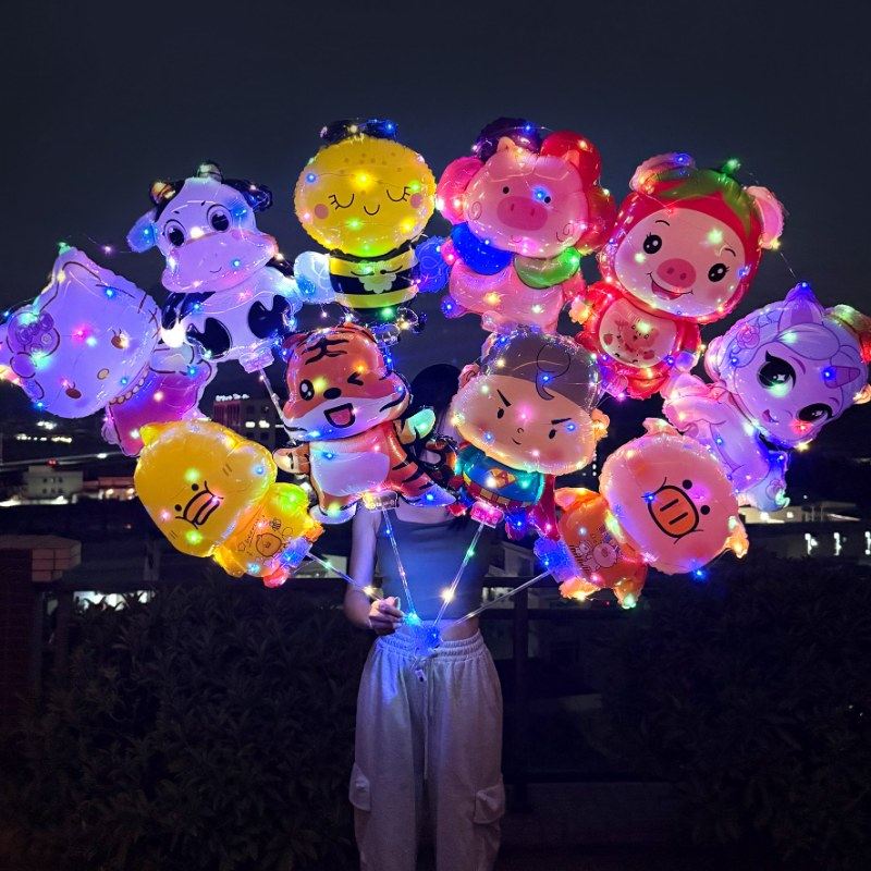 夜市摆摊发光手持可爱卡通动物造型夹片手持气球带闪光拍照小礼品
