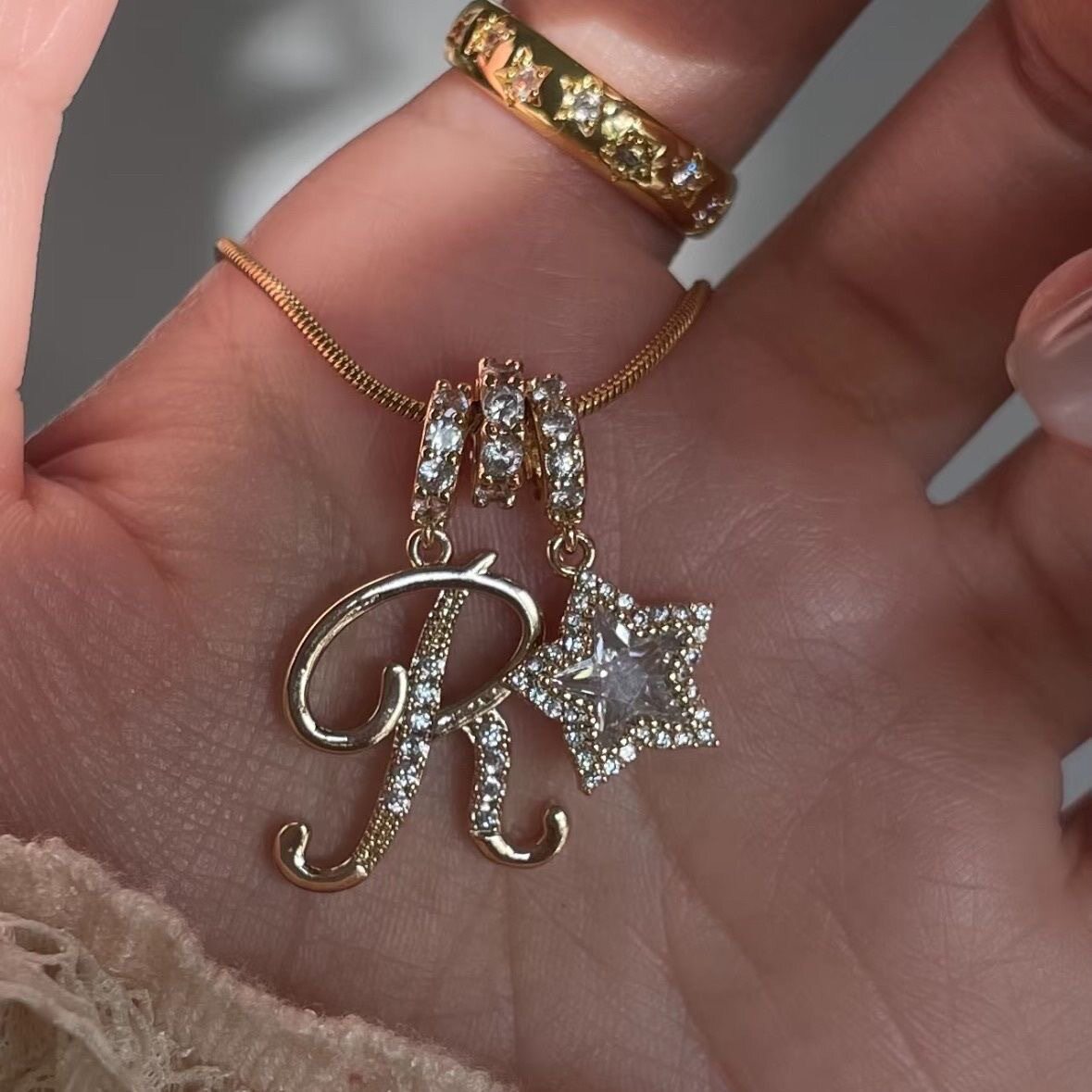 义乌市美尊饰品有限公司爆款ins闺蜜礼物26字母项链不锈钢链条22k