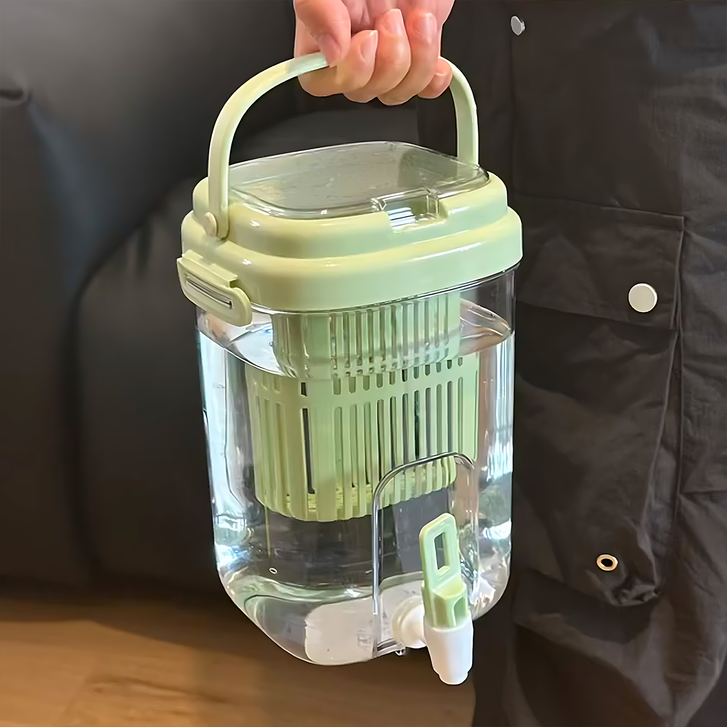 2L食品级耐摔带龙头冷水壶