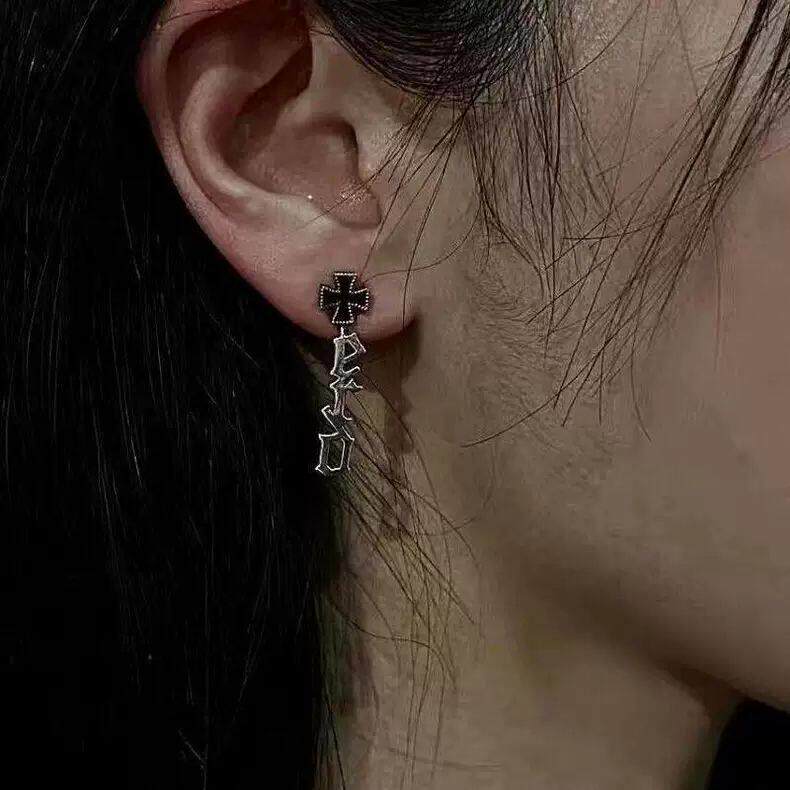 忧郁的富二代十字架Logo耳针配饰男女同款小众设计新款耳环饰品