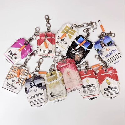 手工制作。REMAKE 系列 “ 1 of 1 ”烟盒挂饰项链配饰钥匙扣吊坠