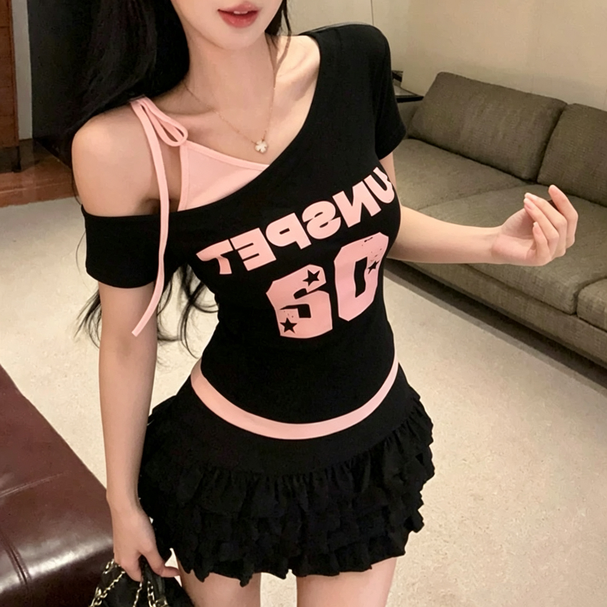 美式撞色拼接假两件短袖T恤女印花斜领露肩棉上衣26093