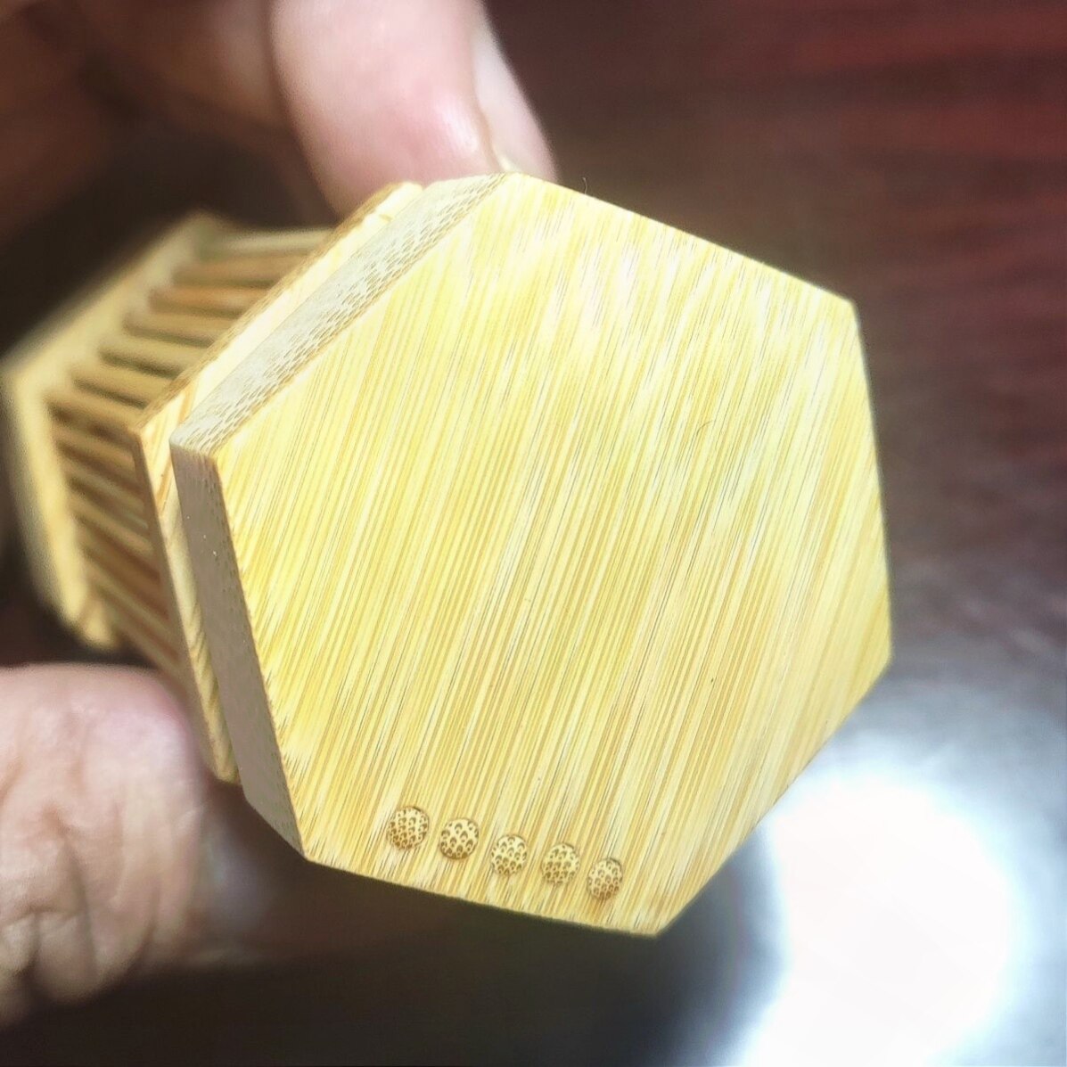竹蛉笼文玩竹子笼手把件蟋蟀马蛉笼六角竹笼盘玩蛐蛐笼具把玩盘玩 - 实物图