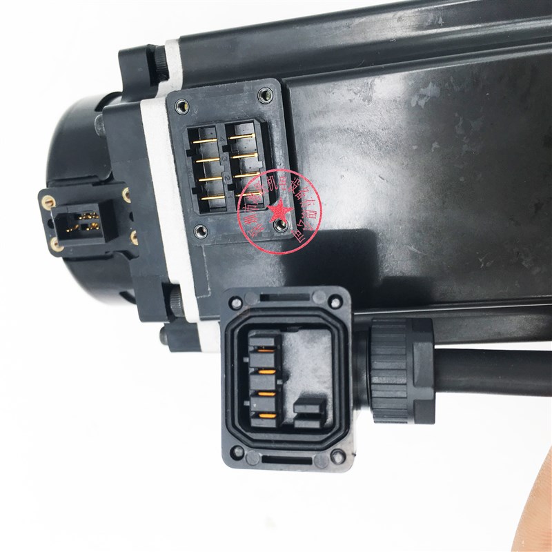 拖链伺服动力线R88A-CA1A003SF R88A-CA1A005SF R88A-CA1A010SF