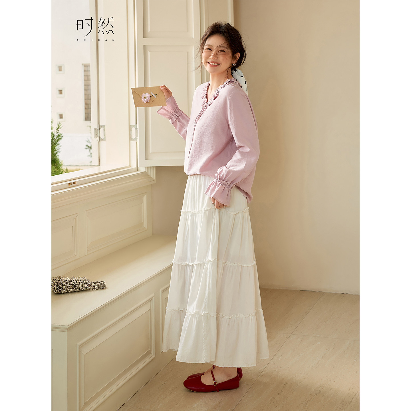 时然大码衬衫胖mm衬衣高级感轻奢减龄洋气新品V领显瘦上衣莱赛尔