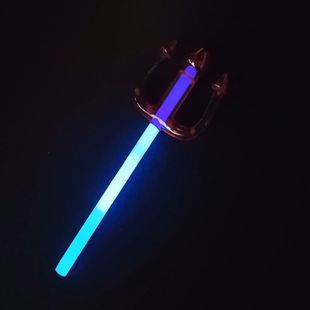 夜光叉气氛道具 活动装 万圣节荧光棒发光k叉 整蛊搞怪 饰用品 包邮