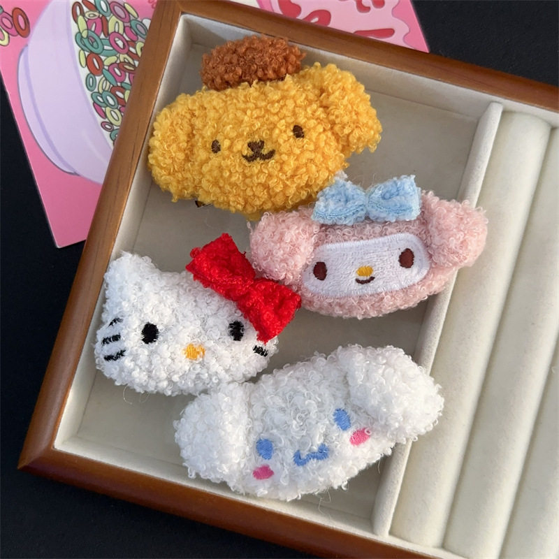 胸针发夹两用 hellokitty玉桂狗美乐蒂可爱毛绒公仔装饰边夹别针